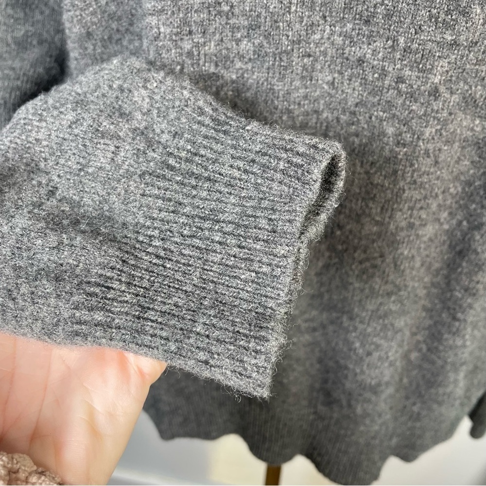 Polo Ralph Lauren Gray Lambswool V Neck Sweater Men’s XL But Sized Like a Large - Picture 4 of 9